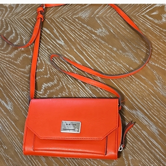 Kenneth Cole Reaction Vibrant Orange Crossbody Bag - Picture 1 of 2